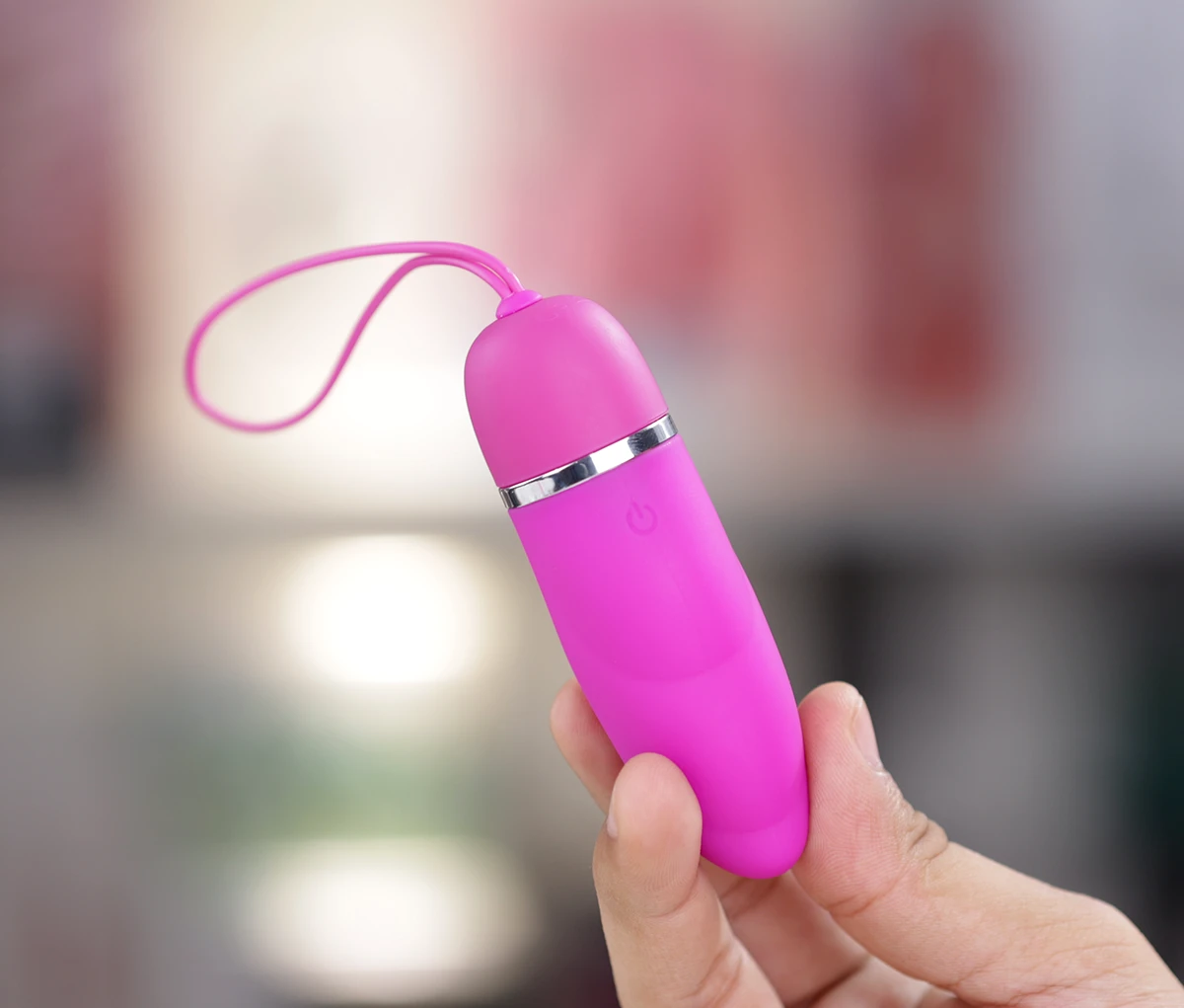 Bề mặt trứng massage vùng kín Edwina Pretty Love mịn mượt