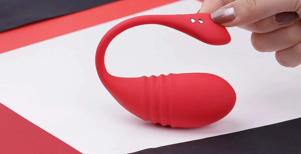 Lovense Vulse có thiết kế giống hình chữ C công thái học