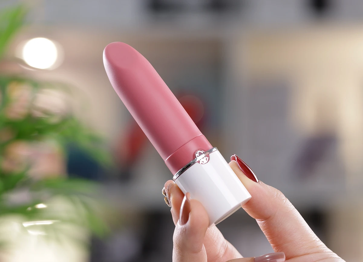 Cần 2 giờ để sạc đầy pin cho máy massage tình yêu Lotos